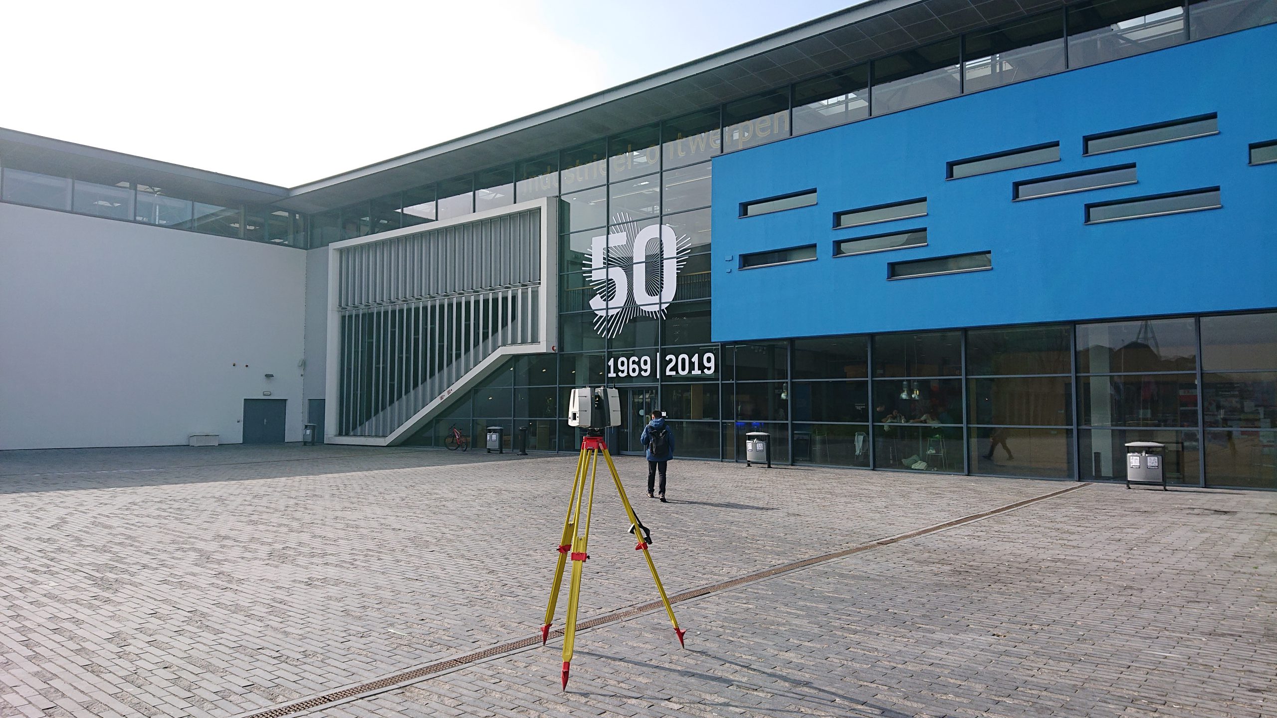 3D scanner Leica P40 voor het Pulse gebouw van de TU Delft.